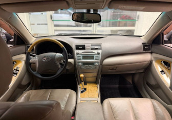 Подержанный автомобиль Toyota Camry Sedan 2007 года (10 фото)