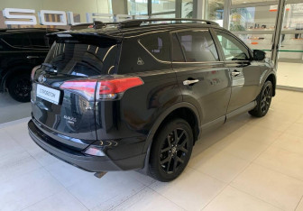 Подержанный автомобиль Toyota RAV4 2019 года (4 фото)