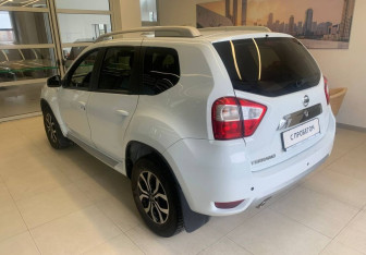 Подержанный автомобиль Nissan Terrano 2017 года (6 фото)