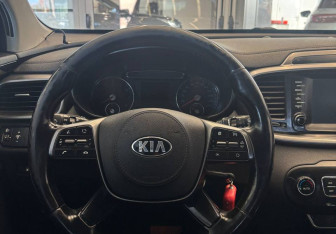 Подержанный автомобиль Kia Sorento 2018 года (9 фото)