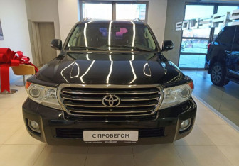 Подержанный автомобиль Toyota Land Cruiser Suv 2012 года (2 фото)