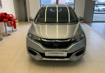 Подержанный автомобиль Honda Fit 2018 года (2 фото)