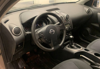 Подержанный автомобиль Nissan Qashqai+2 2010 года (15 фото)