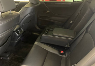 Подержанный автомобиль Lexus ES 2018 года (9 фото)