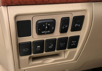 Подержанный автомобиль Toyota Land Cruiser Suv 2013 года (28 фото)