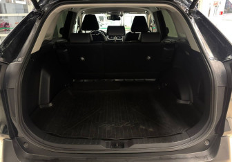 Подержанный автомобиль Toyota RAV4 2021 года (8 фото)