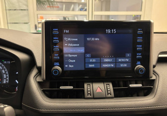 Подержанный автомобиль Toyota RAV4 2021 года (24 фото)