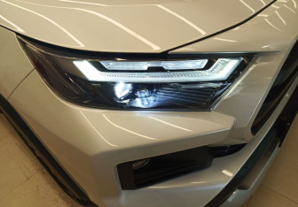 Подержанный автомобиль Toyota RAV4 2023 года (15 фото)