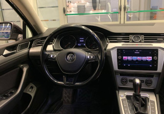 Подержанный автомобиль Volkswagen Passat Wagon 2018 года (21 фото)