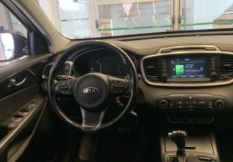 Подержанный автомобиль Kia Sorento 2017 года (8 фото)