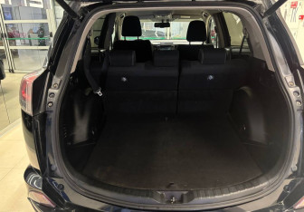 Подержанный автомобиль Toyota RAV4 2018 года (8 фото)