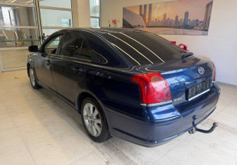 Подержанный автомобиль Toyota Avensis Liftback 2003 года (6 фото)