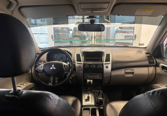Подержанный автомобиль Mitsubishi Pajero Sport 2010 года (12 фото)