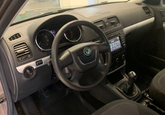 Подержанный автомобиль Skoda Yeti 2010 года (14 фото)