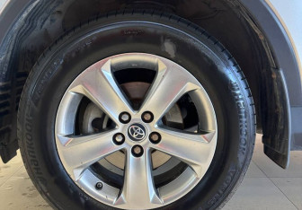 Подержанный автомобиль Toyota RAV4 2015 года (16 фото)