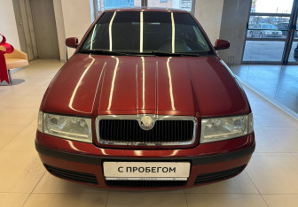 Подержанный автомобиль Skoda Octavia Liftback 2008 года (2 фото)