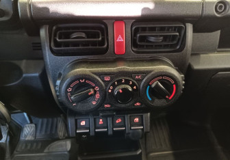 Подержанный автомобиль Suzuki Jimny 2020 года (21 фото)