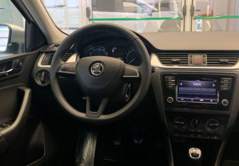 Подержанный автомобиль Skoda Rapid Liftback 2017 года (9 фото)