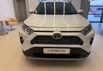 Подержанный автомобиль Toyota RAV4 2020 года (2 фото)