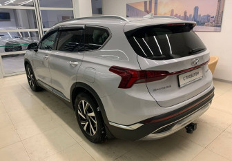 Подержанный автомобиль Hyundai Santa Fe 2022 года (6 фото)
