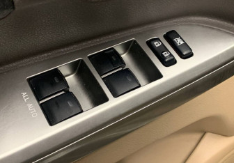 Подержанный автомобиль Toyota Land Cruiser Suv 2013 года (18 фото)