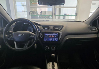 Подержанный автомобиль Kia Rio Sedan 2013 года (11 фото)