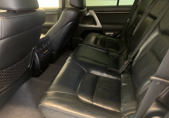 Подержанный автомобиль Toyota Land Cruiser Suv 2014 года (9 фото)