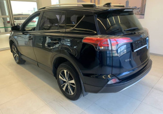 Подержанный автомобиль Toyota RAV4 2019 года (6 фото)