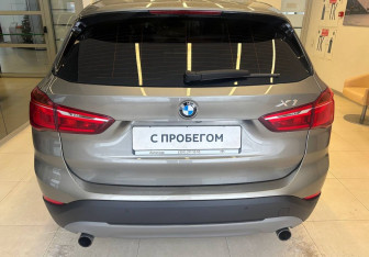 Подержанный автомобиль BMW X1 2015 года (5 фото)