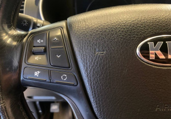 Подержанный автомобиль Kia Sorento 2013 года (17 фото)