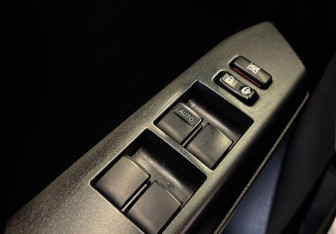 Подержанный автомобиль Toyota RAV4 2015 года (18 фото)