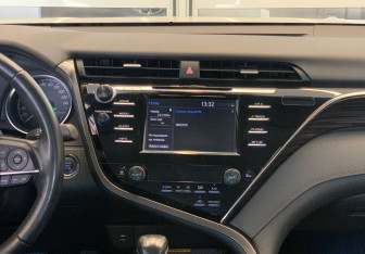 Подержанный автомобиль Toyota Camry Sedan 2020 года (12 фото)