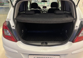 Подержанный автомобиль Opel Corsa 2010 года (8 фото)