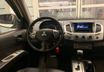 Подержанный автомобиль Mitsubishi L200 2014 года (9 фото)