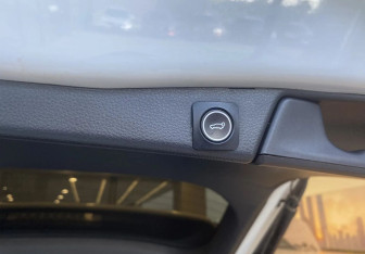 Подержанный автомобиль Toyota RAV4 2023 года (18 фото)