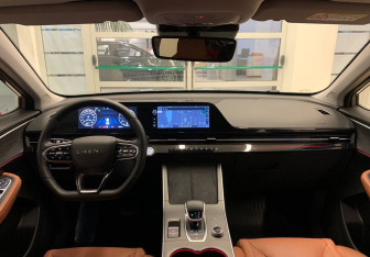 Подержанный автомобиль Omoda C5 2023 года (12 фото)