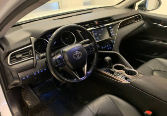 Подержанный автомобиль Toyota Camry Sedan 2019 года (9 фото)