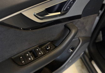 Подержанный автомобиль Audi Q7 2016 года (20 фото)