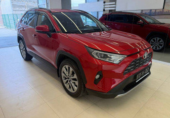 Подержанный автомобиль Toyota RAV4 2021 года (3 фото)