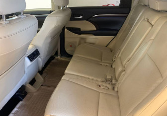 Подержанный автомобиль Toyota Highlander 2014 года (9 фото)