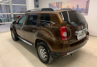 Подержанный автомобиль Renault Duster 2012 года (6 фото)