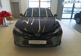 Подержанный автомобиль Toyota Camry Sedan 2019 года (2 фото)