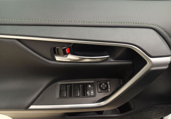 Подержанный автомобиль Toyota RAV4 2023 года (17 фото)