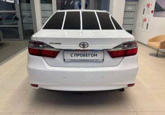 Подержанный автомобиль Toyota Camry Sedan 2017 года (5 фото)