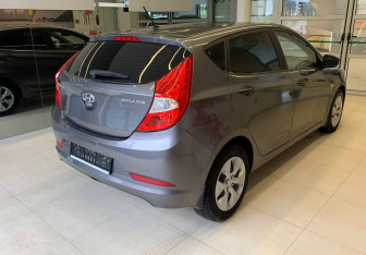 Подержанный автомобиль Hyundai Solaris Hatchback 2015 года (4 фото)