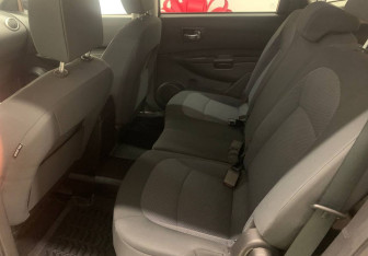 Подержанный автомобиль Nissan Qashqai+2 2010 года (10 фото)