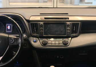 Подержанный автомобиль Toyota RAV4 2019 года (13 фото)