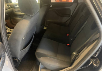 Подержанный автомобиль Ford Focus Hatchback 2008 года (10 фото)