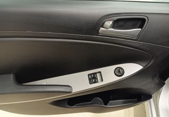 Подержанный автомобиль Hyundai Solaris Sedan 2016 года (16 фото)