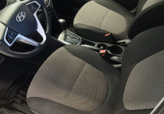 Подержанный автомобиль Hyundai Solaris Hatchback 2012 года (14 фото)
